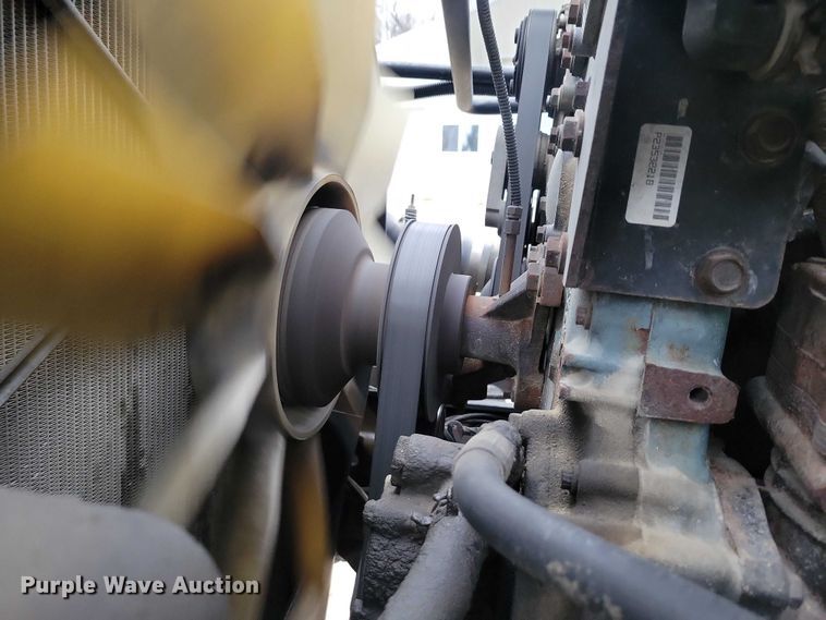 image for item NO9789 2006 Freightliner Columbia 120 semi truck