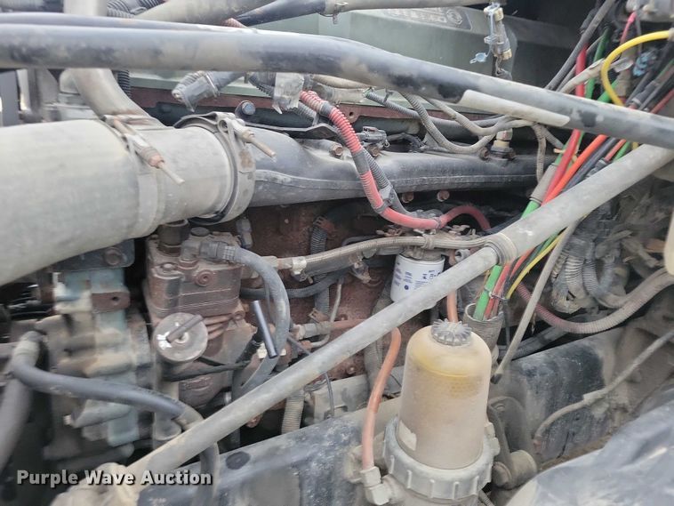 image for item NO9789 2006 Freightliner Columbia 120 semi truck