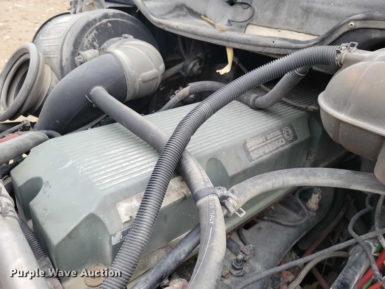 image for item NO9789 2006 Freightliner Columbia 120 semi truck