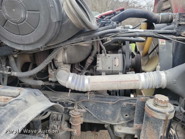 image for item NO9789 2006 Freightliner Columbia 120 semi truck