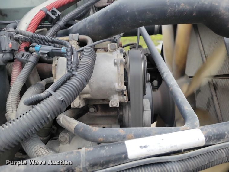 image for item NO9789 2006 Freightliner Columbia 120 semi truck