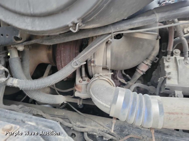 image for item NO9789 2006 Freightliner Columbia 120 semi truck