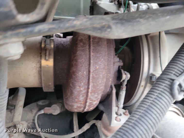 image for item NO9789 2006 Freightliner Columbia 120 semi truck