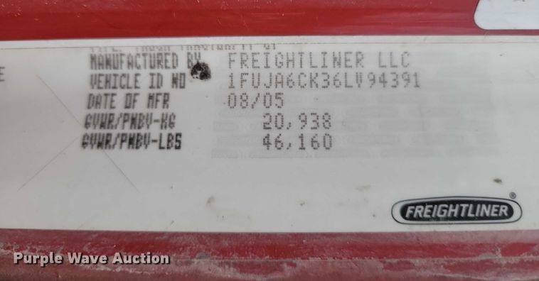 image for item NO9789 2006 Freightliner Columbia 120 semi truck