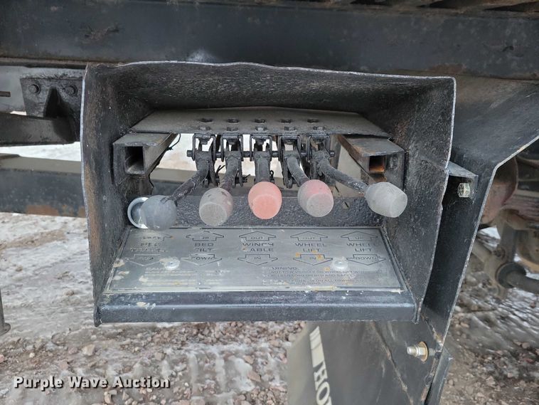 image for item NO9835 2003 Chevrolet C6500 rollback truck