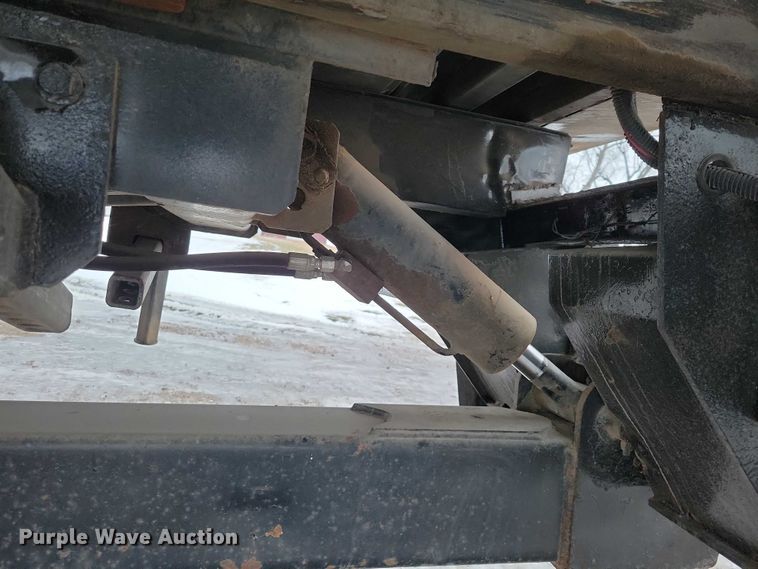 image for item NO9835 2003 Chevrolet C6500 rollback truck