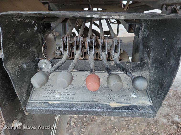 image for item NO9835 2003 Chevrolet C6500 rollback truck