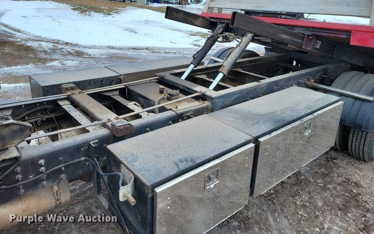 image for item NO9835 2003 Chevrolet C6500 rollback truck