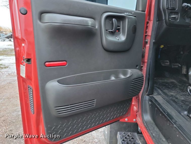 image for item NO9835 2003 Chevrolet C6500 rollback truck