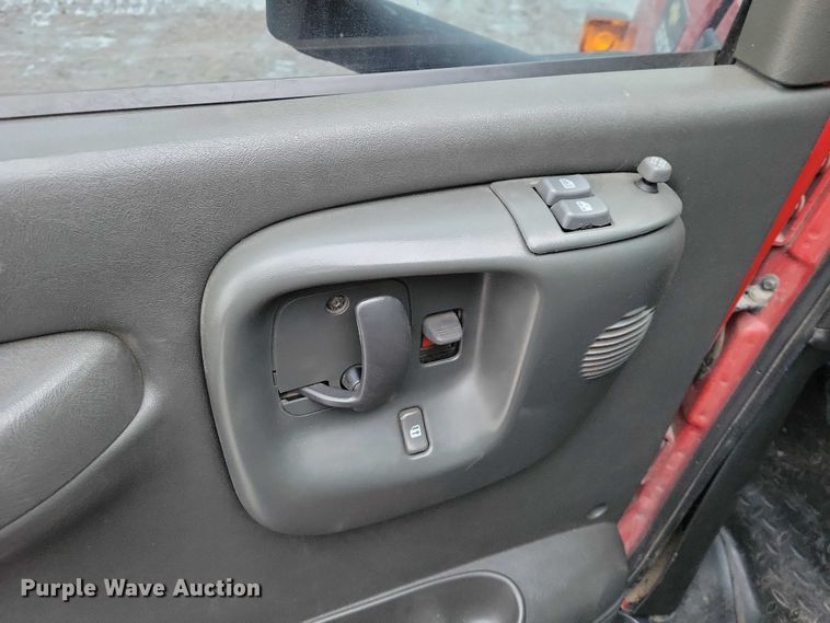 image for item NO9835 2003 Chevrolet C6500 rollback truck