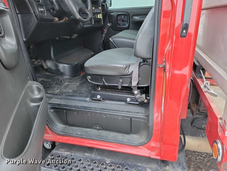 image for item NO9835 2003 Chevrolet C6500 rollback truck