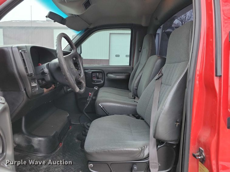 image for item NO9835 2003 Chevrolet C6500 rollback truck