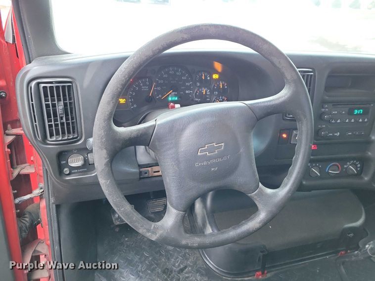 image for item NO9835 2003 Chevrolet C6500 rollback truck