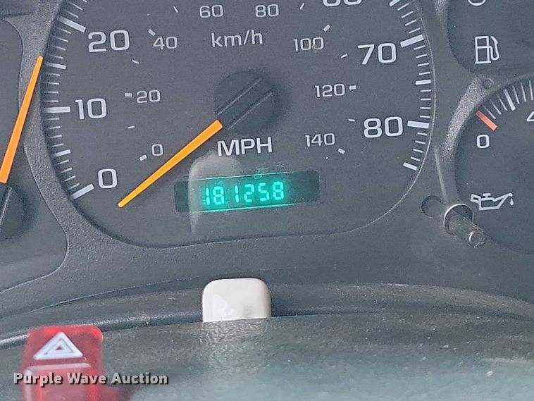 image for item NO9835 2003 Chevrolet C6500 rollback truck