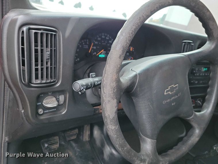 image for item NO9835 2003 Chevrolet C6500 rollback truck