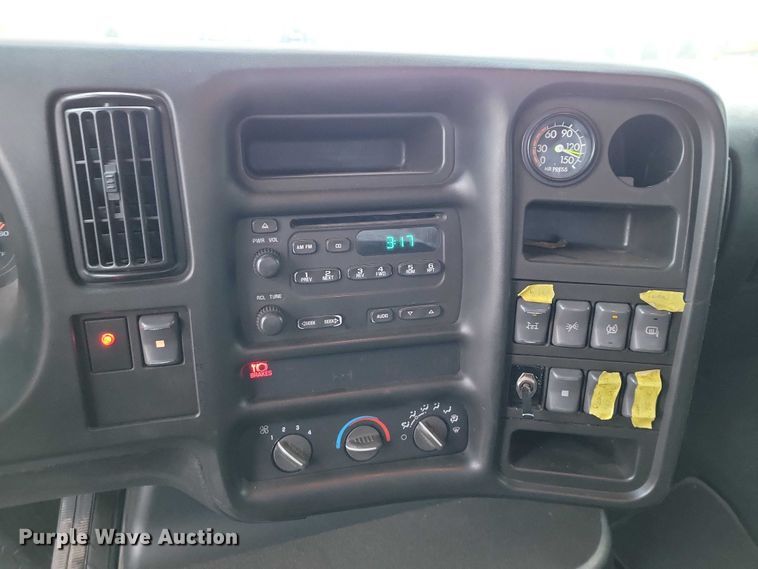 image for item NO9835 2003 Chevrolet C6500 rollback truck