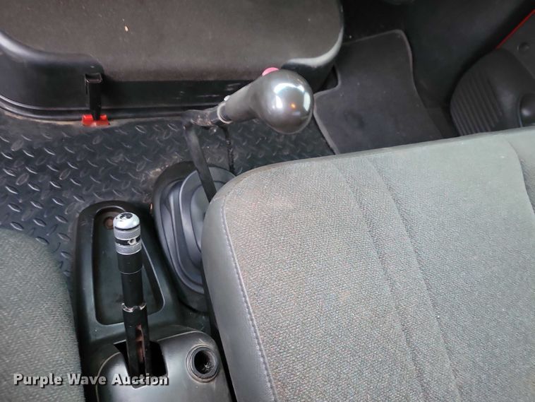 image for item NO9835 2003 Chevrolet C6500 rollback truck