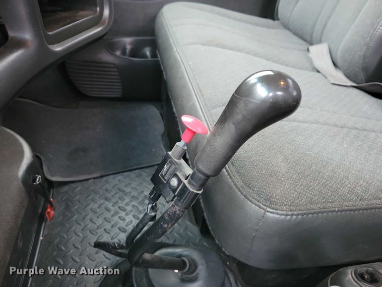 image for item NO9835 2003 Chevrolet C6500 rollback truck