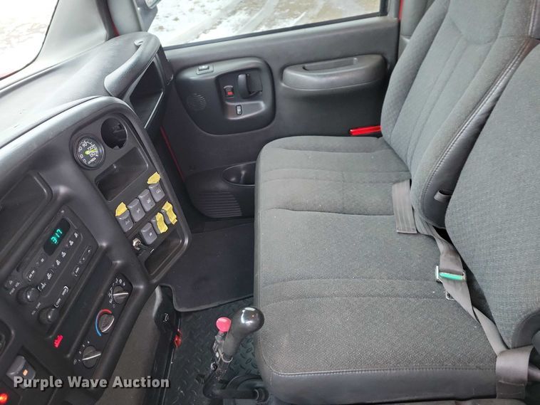 image for item NO9835 2003 Chevrolet C6500 rollback truck