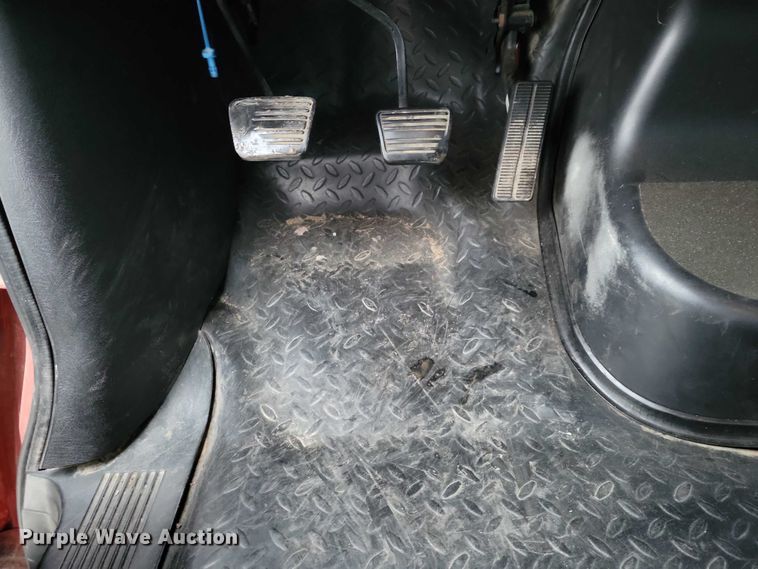 image for item NO9835 2003 Chevrolet C6500 rollback truck