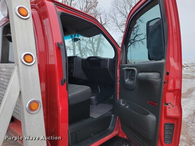 image for item NO9835 2003 Chevrolet C6500 rollback truck