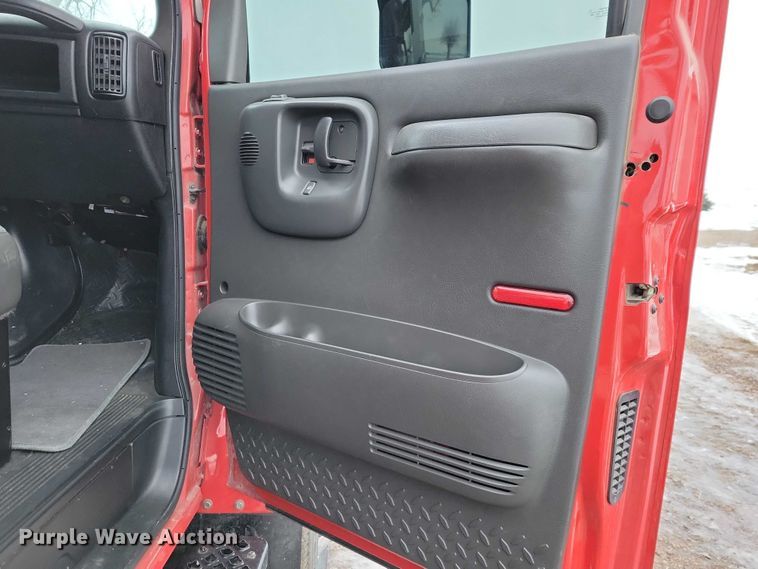 image for item NO9835 2003 Chevrolet C6500 rollback truck