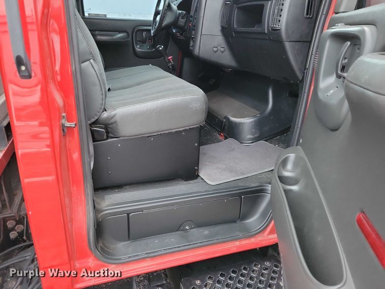 image for item NO9835 2003 Chevrolet C6500 rollback truck