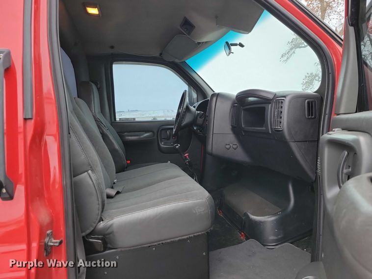 image for item NO9835 2003 Chevrolet C6500 rollback truck