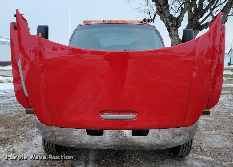 image for item NO9835 2003 Chevrolet C6500 rollback truck