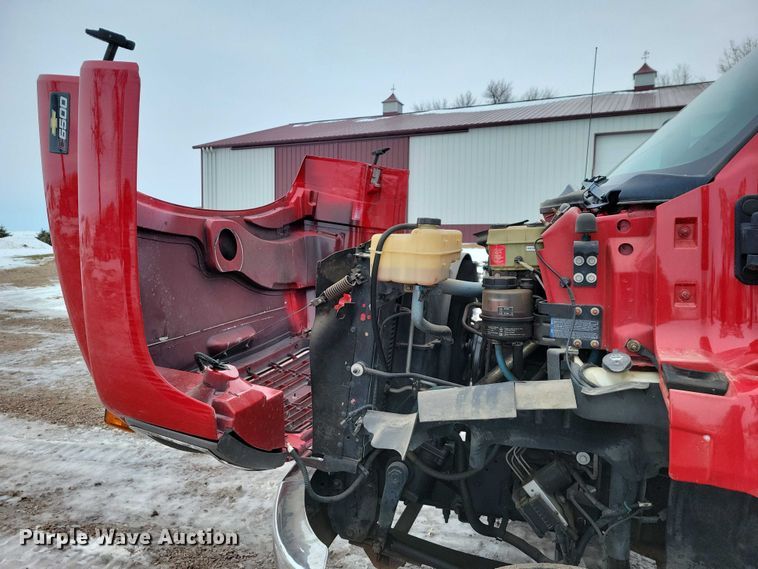 image for item NO9835 2003 Chevrolet C6500 rollback truck