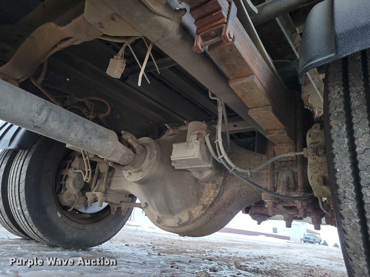 image for item NO9835 2003 Chevrolet C6500 rollback truck