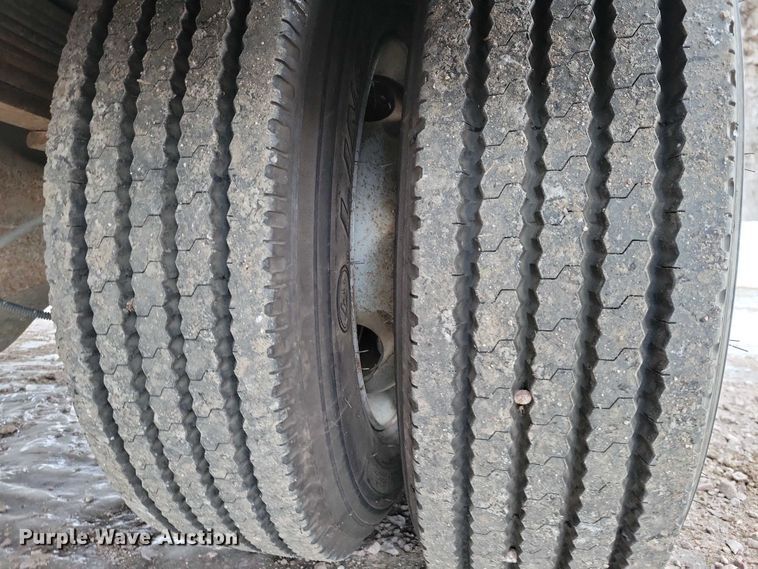 image for item NO9835 2003 Chevrolet C6500 rollback truck