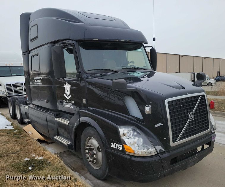 image for item NO9836 2017 Volvo VNL semi truck