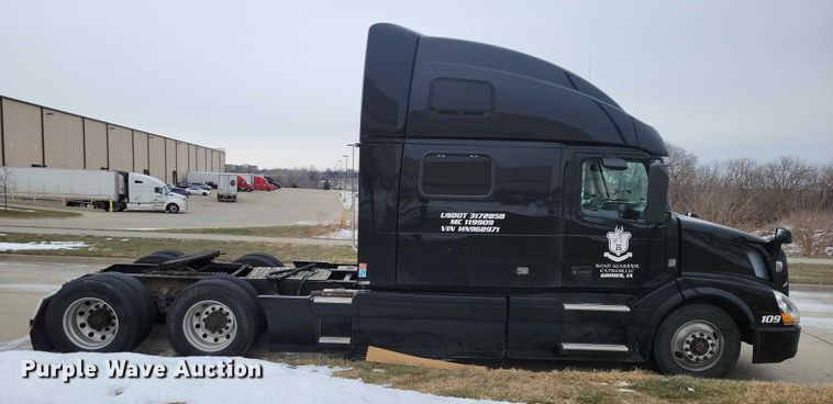 image for item NO9836 2017 Volvo VNL semi truck