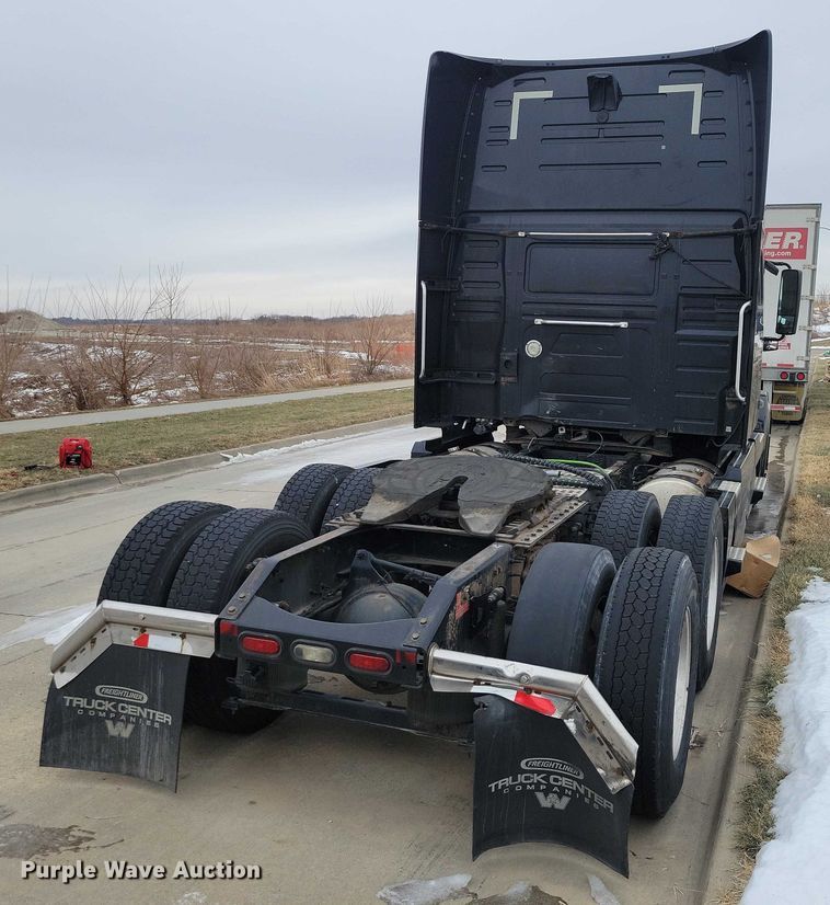 image for item NO9836 2017 Volvo VNL semi truck