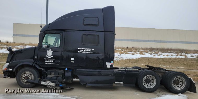 image for item NO9836 2017 Volvo VNL semi truck