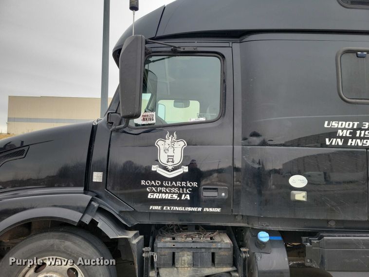 image for item NO9836 2017 Volvo VNL semi truck