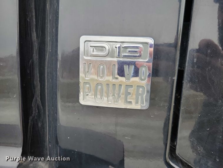 image for item NO9836 2017 Volvo VNL semi truck