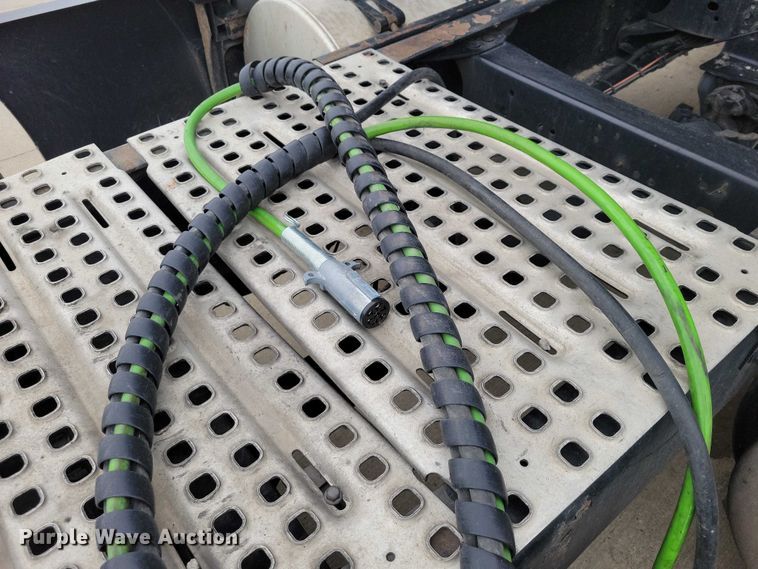 image for item NO9836 2017 Volvo VNL semi truck