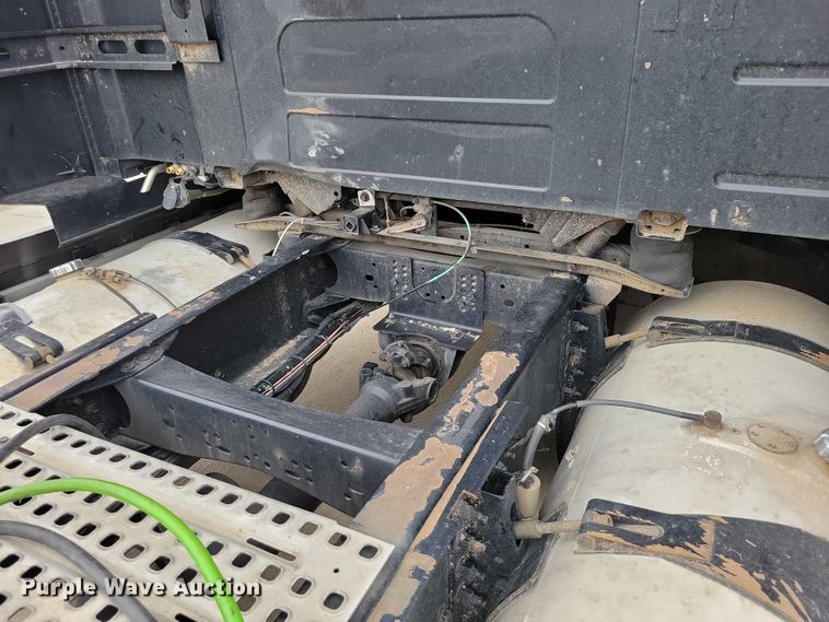 image for item NO9836 2017 Volvo VNL semi truck