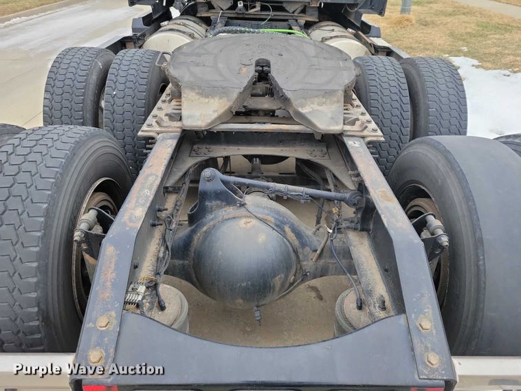 image for item NO9836 2017 Volvo VNL semi truck