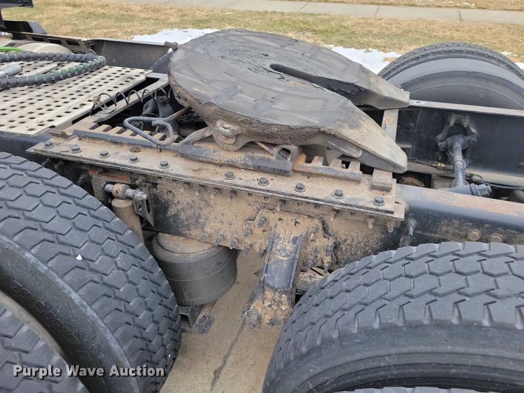 image for item NO9836 2017 Volvo VNL semi truck