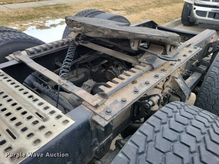 image for item NO9836 2017 Volvo VNL semi truck