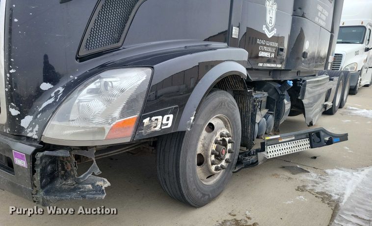 image for item NO9836 2017 Volvo VNL semi truck