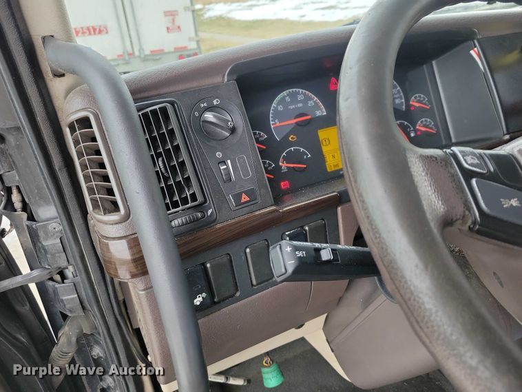 image for item NO9836 2017 Volvo VNL semi truck