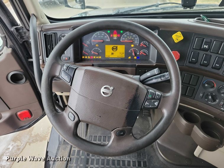 image for item NO9836 2017 Volvo VNL semi truck