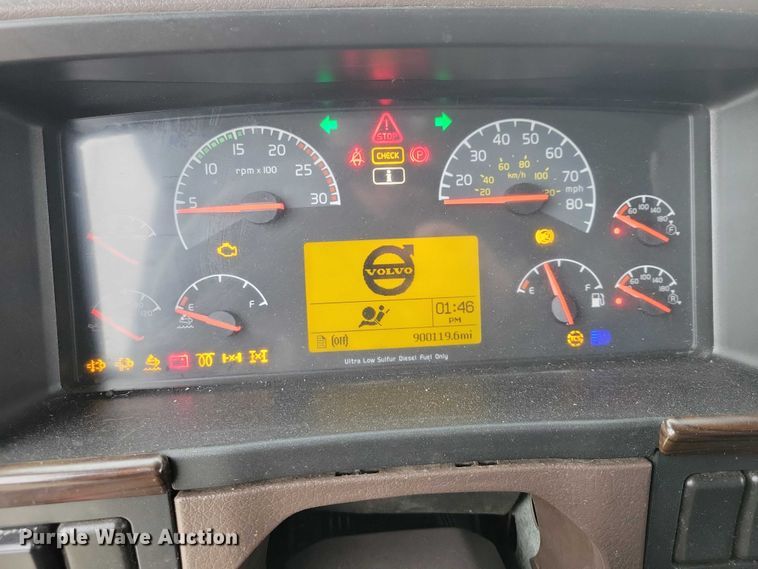 image for item NO9836 2017 Volvo VNL semi truck