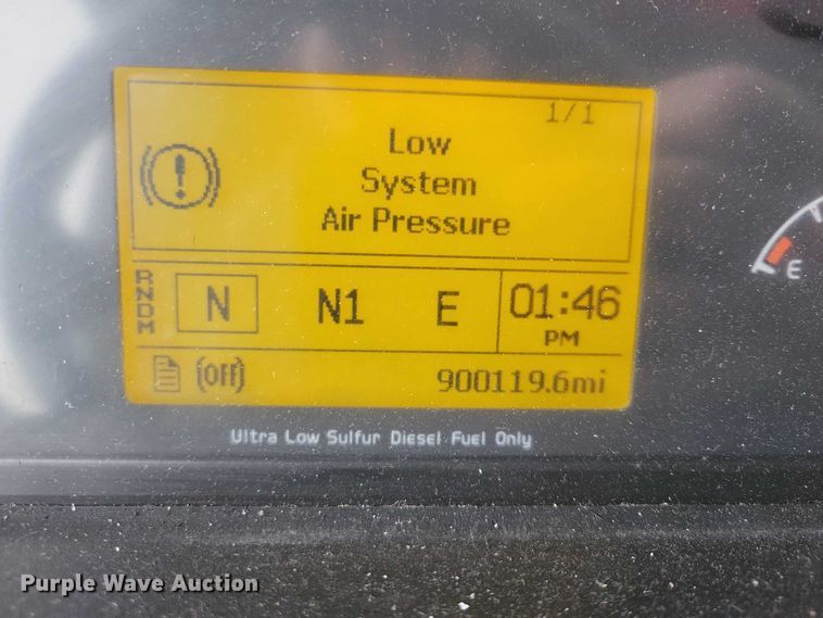 image for item NO9836 2017 Volvo VNL semi truck