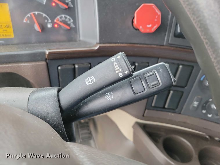 image for item NO9836 2017 Volvo VNL semi truck