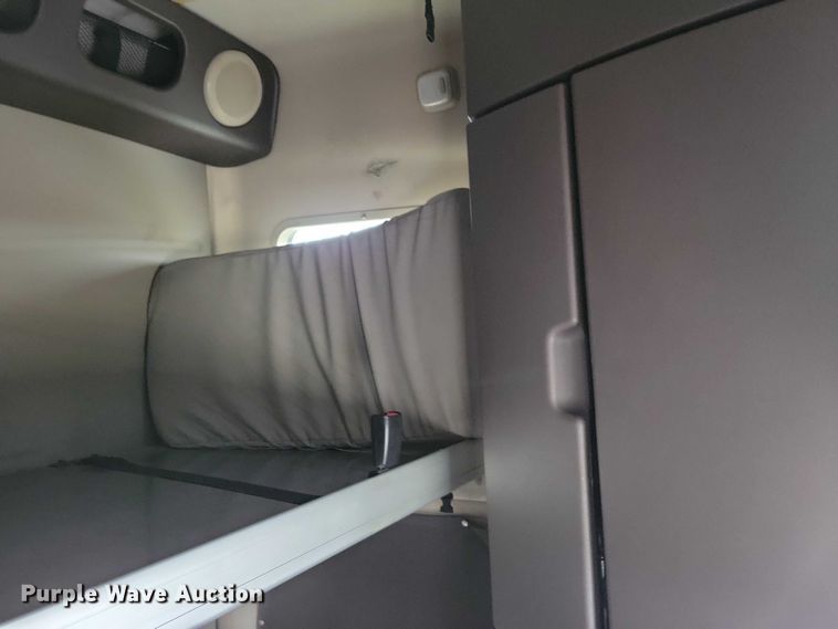 image for item NO9836 2017 Volvo VNL semi truck